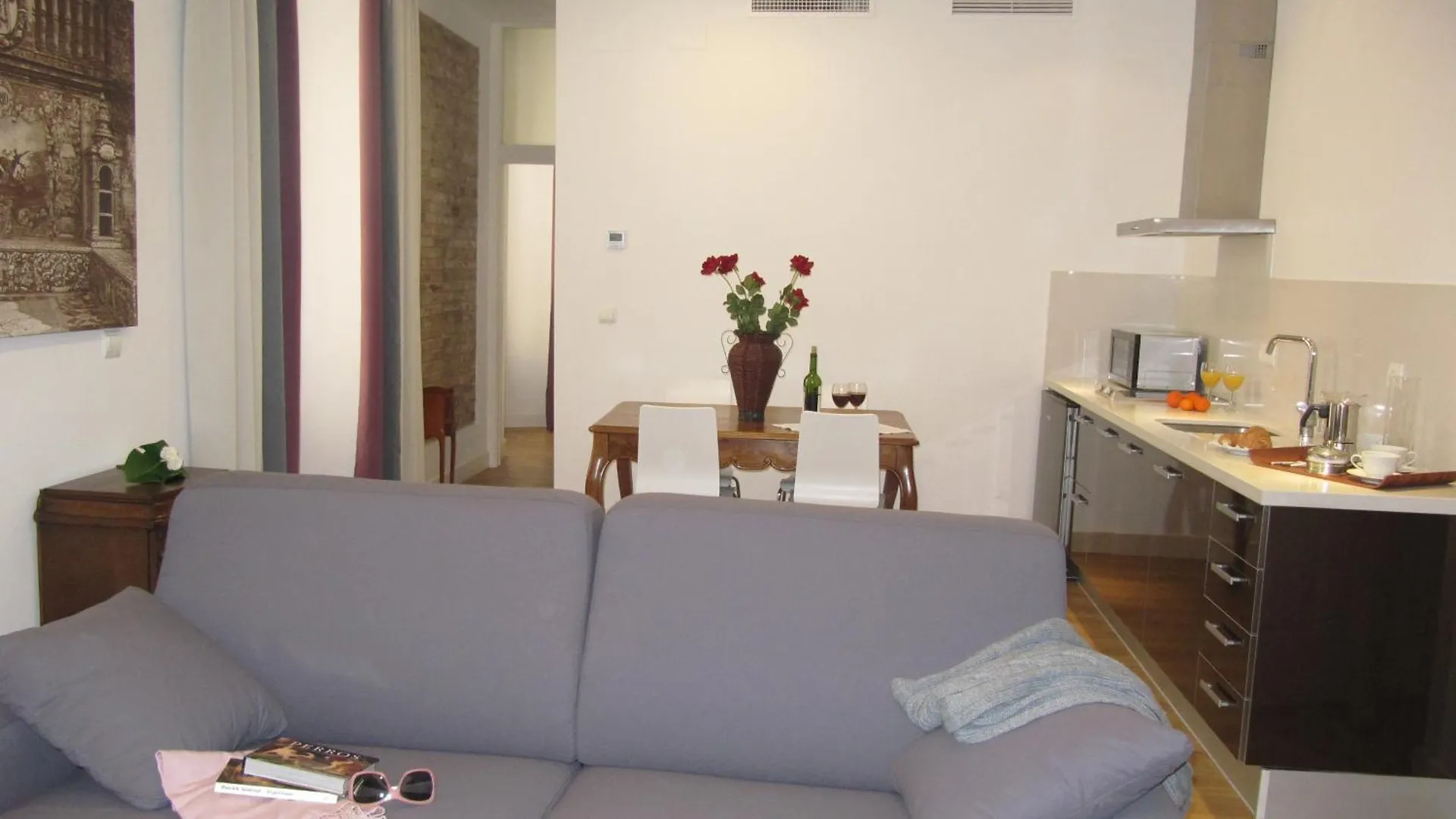 Life Apartments Alberto Lista Seville