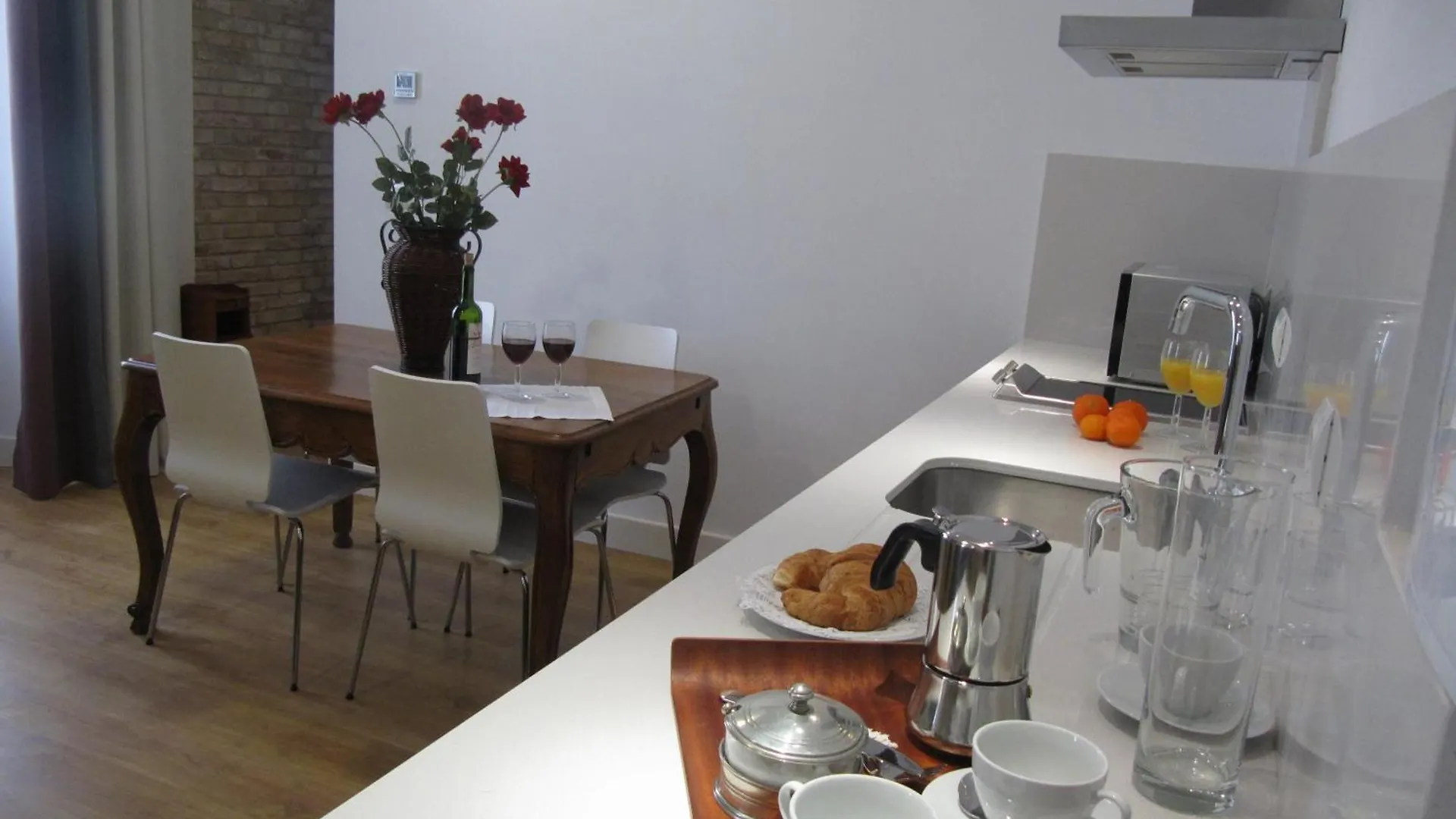 Life Apartments Alberto Lista Seville 0*,